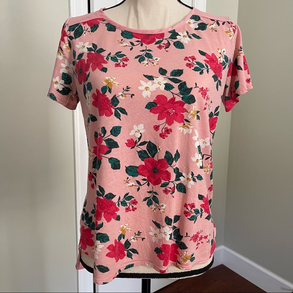 🌹 Old Navy Satin Back Tee